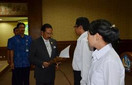  Bupati Gde Agung Serahkan SK Kepada 148 CPNS Formasi 2012